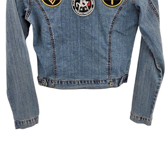 AC 3998 Upcycled Patches Stretch Jean‎ Jacket Light Wash Minion Patch Button - Picture 7 of 8